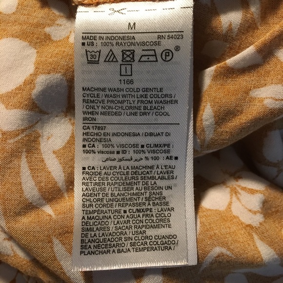 Old Navy Summer Ruffle Top - Picture 4 of 4